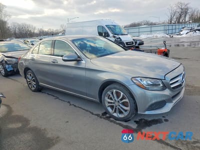 Czwarte zdjęcie samochodu z boku: 2015 MERCEDES-BENZ C 300 4MATIC VIN:55SWF4KBXFU059869 - miniatura