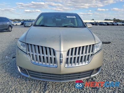 Piąte zdjęcie samochodu w środku: 2010 LINCOLN MKT VIN:2LMHJ5FRXABJ18558 - miniatura