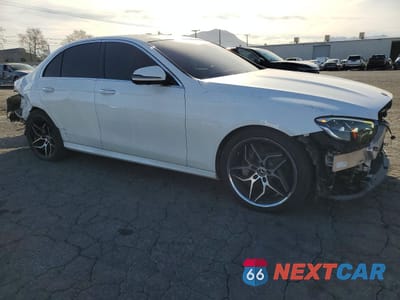 Czwarte zdjęcie samochodu z boku: 2022 MERCEDES-BENZ E 350 VIN:W1KZF8DB9NB021883 - miniatura