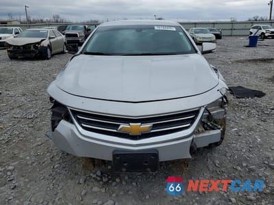 Piąte zdjęcie samochodu w środku: 2018 CHEVROLET IMPALA LT VIN:2G1105S31J9121645 - miniatura