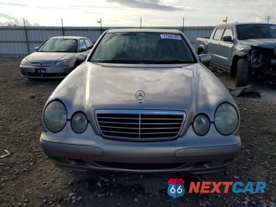 Piąte zdjęcie samochodu w środku: 2001 MERCEDES-BENZ E 430 VIN:WDBJF83J61X050690 - miniatura