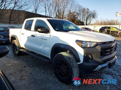 Czwarte zdjęcie samochodu z boku: 2023 CHEVROLET COLORADO TRAIL BOSS VIN:1GCPTEEKXP1238701 - miniatura