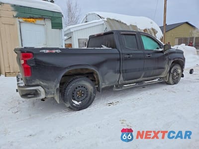 Trzecie zdjęcie samochodu z tyłu: 2019 CHEVROLET SILVERADO K1500 VIN:1GCRYAEH0KZ398409 - miniatura