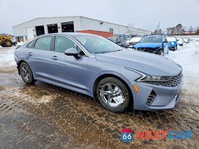 Czwarte zdjęcie samochodu z boku: 2022 KIA K5 LXS VIN:5XXG14J24NG145700 - miniatura