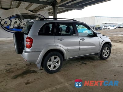 Trzecie zdjęcie samochodu z tyłu: 2004 TOYOTA RAV4 BASE VIN:JTEHD20V040011810 - miniatura