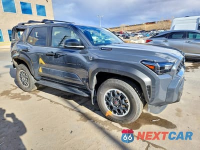 Czwarte zdjęcie samochodu z boku: 2025 TOYOTA 4RUNNER TRD OFF-ROAD HV VIN:JTEVB5BR7S5006596 - miniatura