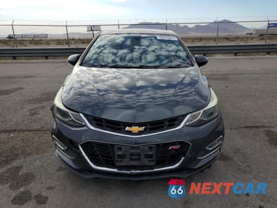 Piąte zdjęcie samochodu w środku: 2018 CHEVROLET CRUZE LT VIN:1G1BE5SM7J7206957 - miniatura