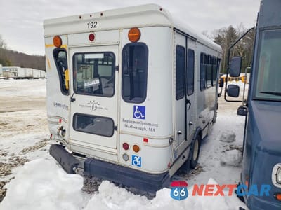 Czwarte zdjęcie samochodu z boku: 2019 FORD ECONOLINE E350 SUPER DUTY CUTAWAY VAN VIN:1FDEE3F64KDC25971 - miniatura