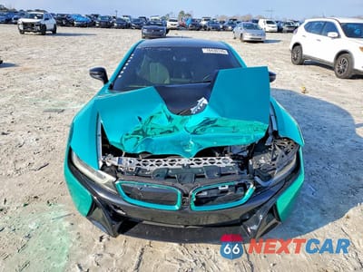 Piąte zdjęcie samochodu w środku: 2015 BMW I8 VIN:WBY2Z2C5XFV391542 - miniatura