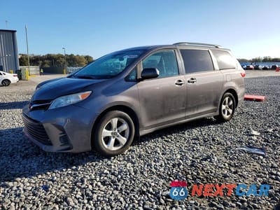 2018 TOYOTA SIENNA LE 5TDKZ3DC8JS903838 - główne zdjęcie licytacji z USA - miniatura