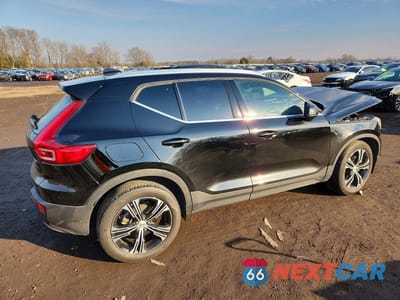 Trzecie zdjęcie samochodu z tyłu: 2021 VOLVO XC40 T5 INSCRIPTION VIN:YV4162UL8M2483554 - miniatura