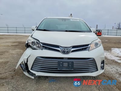 Piąte zdjęcie samochodu w środku: 2019 TOYOTA SIENNA XLE 8-PASSENGER VIN:5TDYZ3DC5KS995504 - miniatura