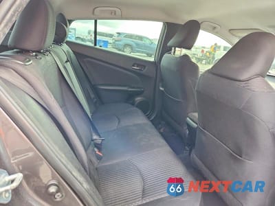 Zdjęcie 10 z 11 samochodu: 2018 TOYOTA PRIUS THREE VIN:JTDKARFU0J3550710 - miniatura