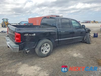 Trzecie zdjęcie samochodu z tyłu: 2005 DODGE DAKOTA QUAD SLT VIN:1D7HW48N75S331801 - miniatura