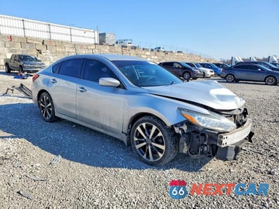 Czwarte zdjęcie samochodu z boku: 2016 NISSAN ALTIMA 2.5 SR VIN:1N4AL3AP1GC283435 - miniatura