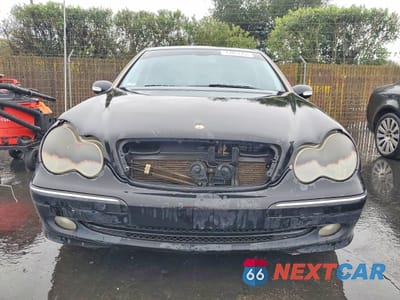 Piąte zdjęcie samochodu w środku: 2004 MERCEDES-BENZ C 230K SPORT SEDAN VIN:WDBRF40J94A630636 - miniatura