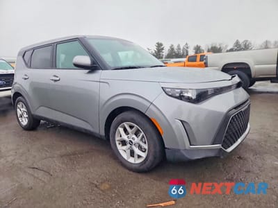 Czwarte zdjęcie samochodu z boku: 2025 KIA SOUL LX VIN:KNDJ23AU7S7952201 - miniatura