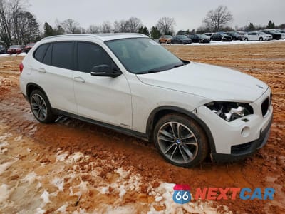 Czwarte zdjęcie samochodu z boku: 2013 BMW X1 XDRIVE28I VIN:WBAVL1C53DVR90951 - miniatura