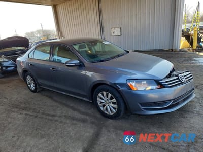 Czwarte zdjęcie samochodu z boku: 2012 VOLKSWAGEN PASSAT S VIN:1VWAH7A31CC028534 - miniatura
