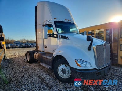 2016 KENWORTH CONSTRUCTION T680 1XKYA48X7GJ496593 - główne zdjęcie licytacji z USA - miniatura
