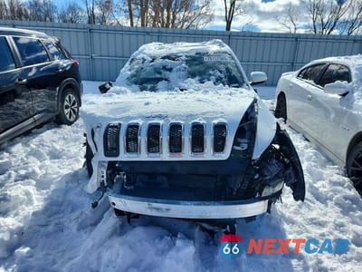 Piąte zdjęcie samochodu w środku: 2016 JEEP CHEROKEE LIMITED VIN:1C4PJMDSXGW253350 - miniatura