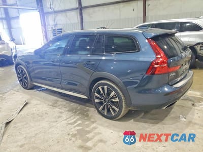 Drugie zdjęcie samochodu z przodu: 2020 VOLVO V60 CROSS COUNTRY T5 MOMENTUM VIN:YV4102WK1L1048787 - miniatura