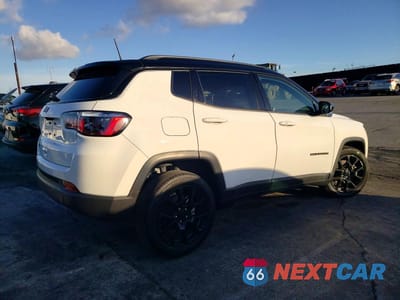 Trzecie zdjęcie samochodu z tyłu: 2023 JEEP COMPASS LATITUDE VIN:3C4NJDBN0PT507545 - miniatura