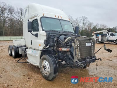 2013 FREIGHTLINER CASCADIA SEMI TRUCK 1FUJGLDR3DSBV3147 - główne zdjęcie licytacji z USA - miniatura