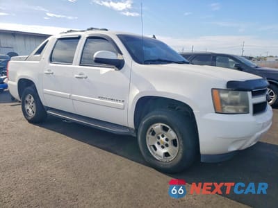 Czwarte zdjęcie samochodu z boku: 2008 CHEVROLET AVALANCHE K1500 VIN:3GNFK12348G212884 - miniatura