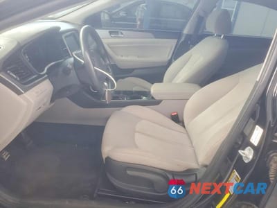 Zdjęcie 7 z 11 samochodu: 2019 HYUNDAI SONATA HYBRID VIN:KMHE24L31KA088272 - miniatura