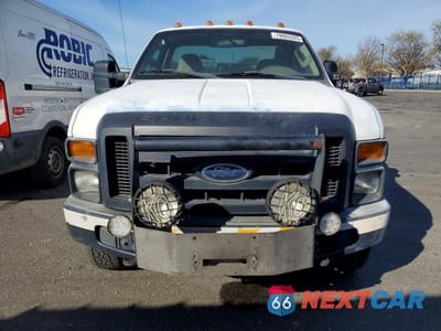 Piąte zdjęcie samochodu w środku: 2008 FORD F350 SUPER DUTY UTILITY / SERVICE TRUCK VIN:1FDWF35R58ED90203 - miniatura
