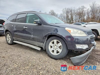Czwarte zdjęcie samochodu z boku: 2011 CHEVROLET TRAVERSE LT VIN:1GNKVJED3BJ128233 - miniatura