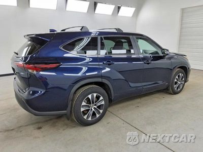 Trzecie zdjęcie samochodu z tyłu: 2025 TOYOTA HIGHLANDER HYBRID XLE VIN:5TDKBRCH7SS648847 - miniatura