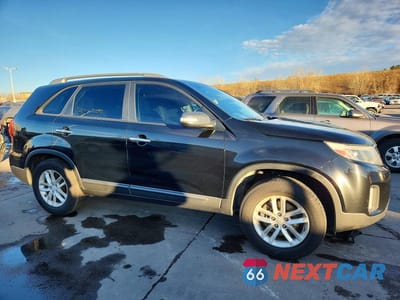 Czwarte zdjęcie samochodu z boku: 2014 KIA SORENTO LX VIN:5XYKT3A67EG449388 - miniatura