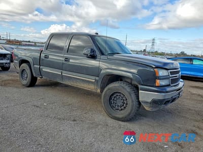 Czwarte zdjęcie samochodu z boku: 2005 CHEVROLET SILVERADO K1500 VIN:2GCEK13T451118611 - miniatura