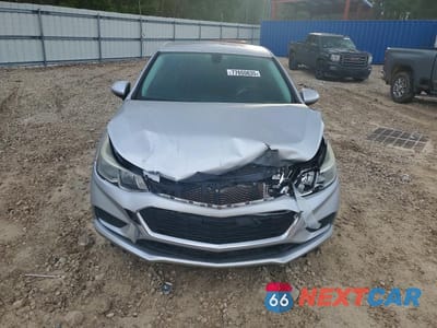 Piąte zdjęcie samochodu w środku: 2017 CHEVROLET CRUZE LS VIN:1G1BC5SM1H7155066 - miniatura