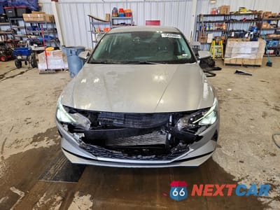 Piąte zdjęcie samochodu w środku: 2023 HYUNDAI ELANTRA SEL VIN:5NPLM4AG9PH100552 - miniatura