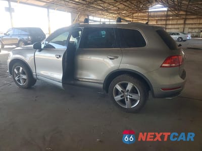 Drugie zdjęcie samochodu z przodu: 2011 VOLKSWAGEN TOUAREG HYBRID VIN:WVGFG9BP5BD001253 - miniatura