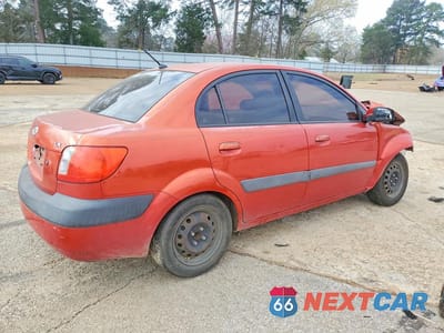 Trzecie zdjęcie samochodu z tyłu: 2008 KIA RIO BASE VIN:KNADE123586319819 - miniatura