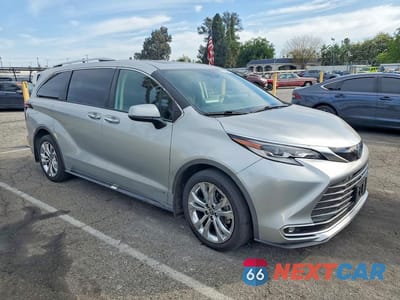 Czwarte zdjęcie samochodu z boku: 2021 TOYOTA SIENNA PLATINUM 7-PASSENGER VIN:5TDERKEC6MS022615 - miniatura