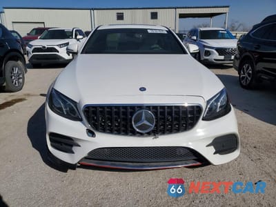 Piąte zdjęcie samochodu w środku: 2017 MERCEDES-BENZ E 300 VIN:WDDZF4JB7HA089932 - miniatura