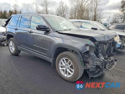 Czwarte zdjęcie samochodu z boku: 2025 JEEP GRAND CHEROKEE LAREDO VIN:1C4RJHAG4SC265844 - miniatura