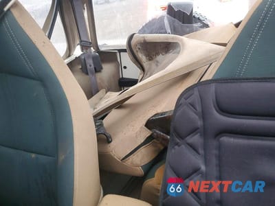 Zdjęcie 10 z 12 samochodu: 2000 JEEP WRANGLER / TJ SAHARA VIN:1J4FA59S6YP749360 - miniatura