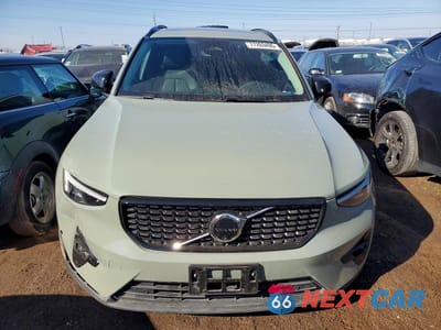 Piąte zdjęcie samochodu w środku: 2025 VOLVO XC40 PLUS VIN:YV4L12UC9S2455735 - miniatura