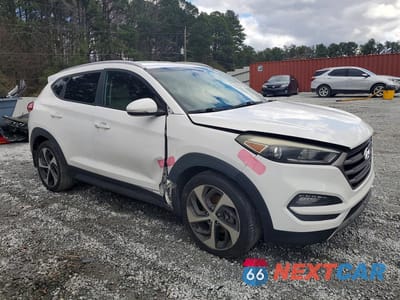 Czwarte zdjęcie samochodu z boku: 2016 HYUNDAI TUCSON SPORT VIN:KM8J33A27GU250962 - miniatura