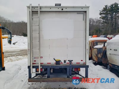 Zdjęcie 6 z 13 samochodu: 2024 ISUZU NPR BOX TRUCK VIN:54DB4W1D8RS201367 - miniatura