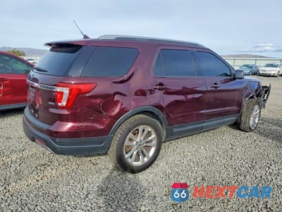 Trzecie zdjęcie samochodu z tyłu: 2019 FORD EXPLORER XLT VIN:1FM5K8D89KGA73615 - miniatura