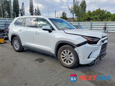 Czwarte zdjęcie samochodu z boku: 2025 TOYOTA GRAND HIGHLANDER LE VIN:5TDAAAA52SS033132 - miniatura