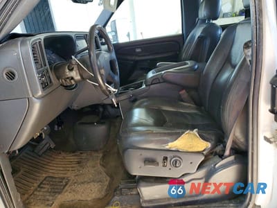 Zdjęcie 7 z 12 samochodu: 2005 CHEVROLET SILVERADO K2500 HEAVY DUTY VIN:1GCHK29U65E237794 - miniatura