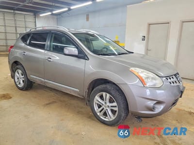 Czwarte zdjęcie samochodu z boku: 2013 NISSAN ROGUE S VIN:JN8AS5MV2DW114400 - miniatura